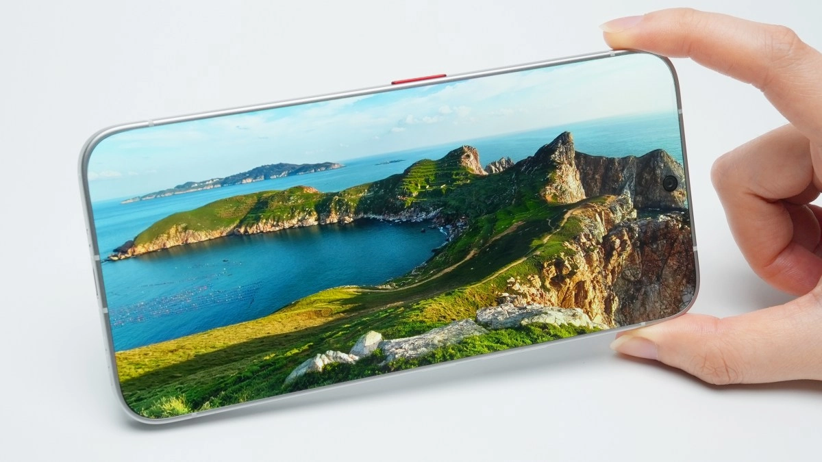 Tecno borderless concept phone shows stunning seascape.