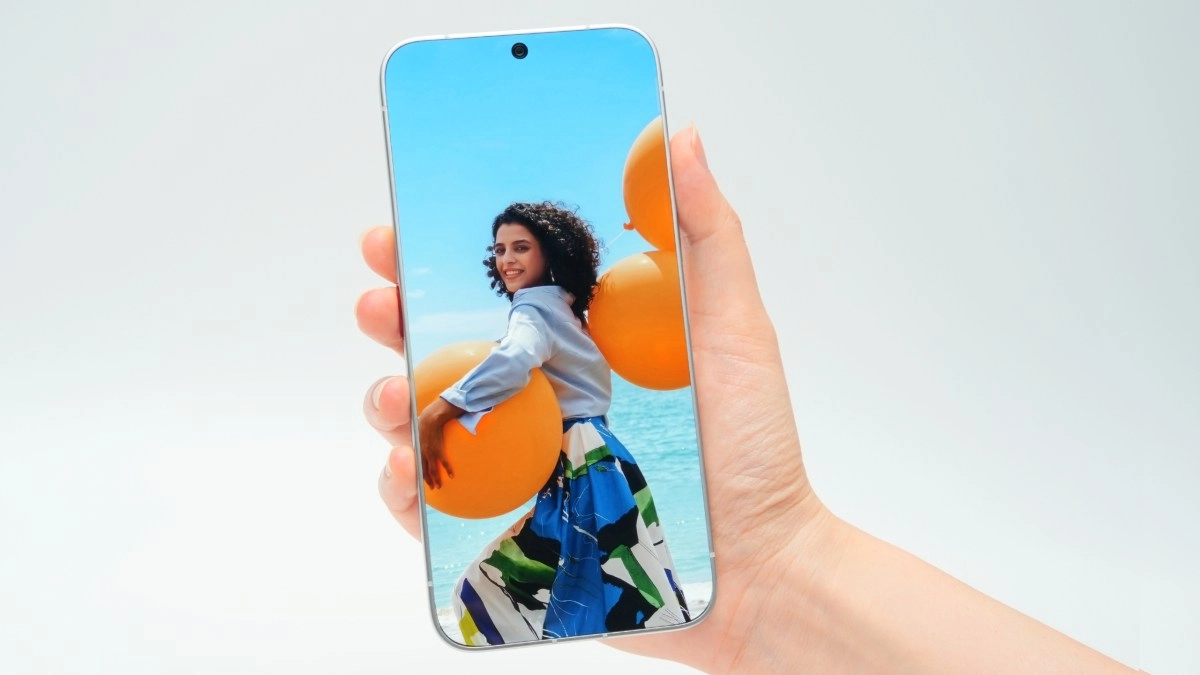 Tecno Borderless Concept phone with 0mm display bezels.