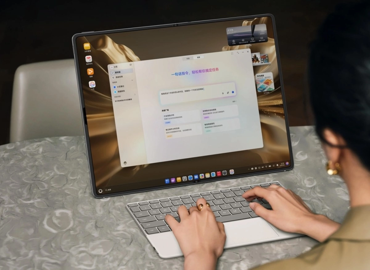 Huawei MateBook Fold 2026 keyboard and screen