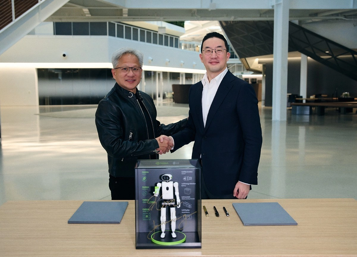 LG and Nvidia executives shake hands over robot.