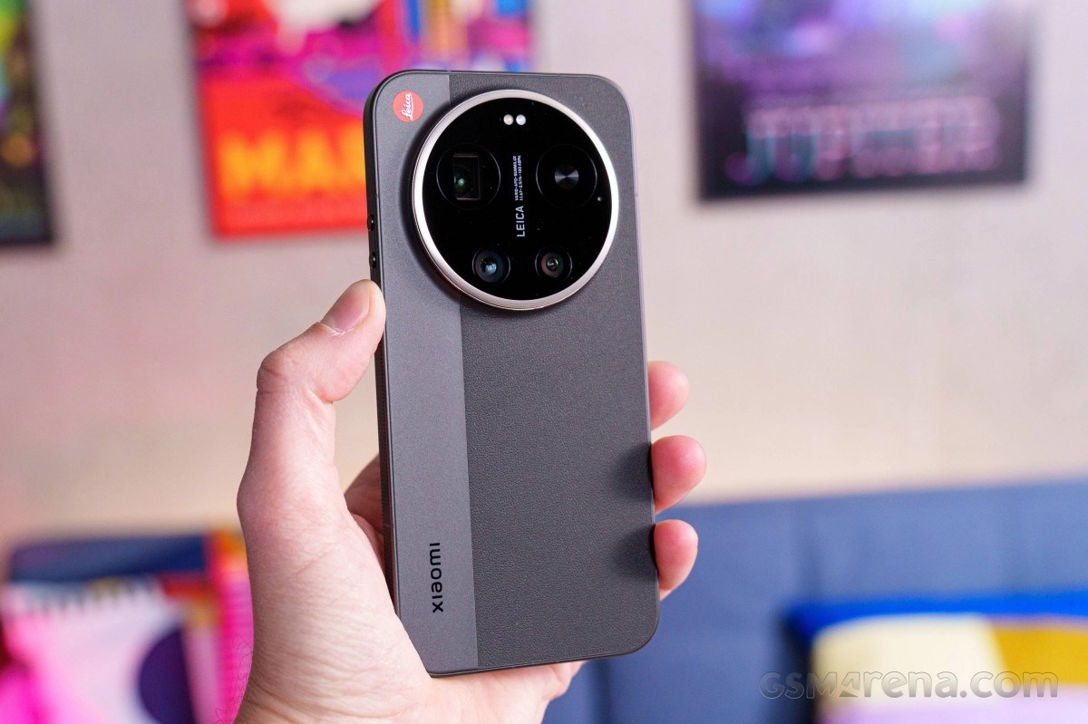 Xiaomi phone with Leica camera in hand.