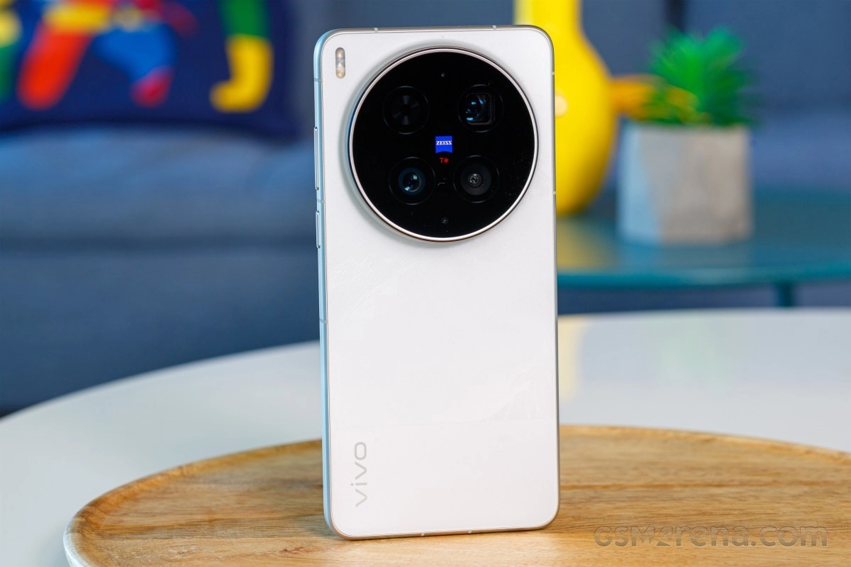 White vivo phone with large circular camera array