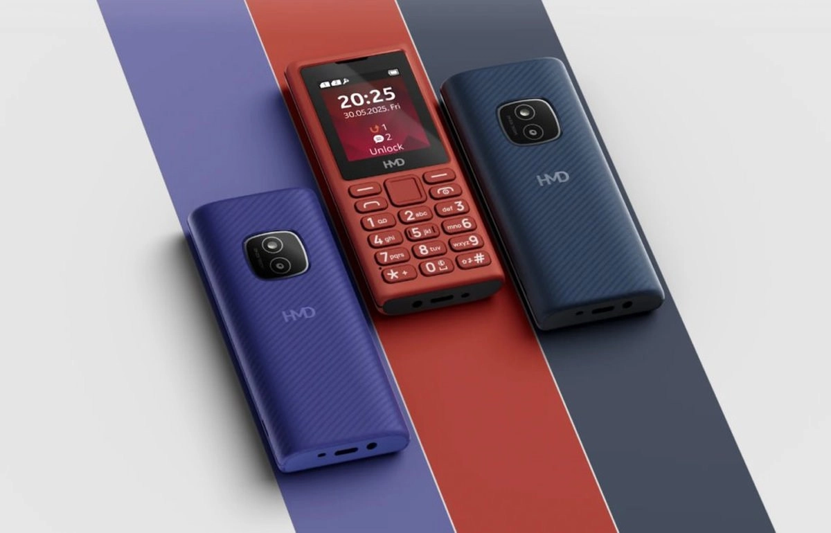 HMD 102 4G Pro phones in red and blue.