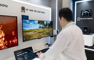Samsung 34-inch QHD OLED 360Hz gaming display.
