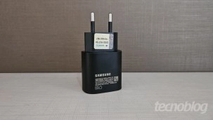 Samsung charger block with two prongs.