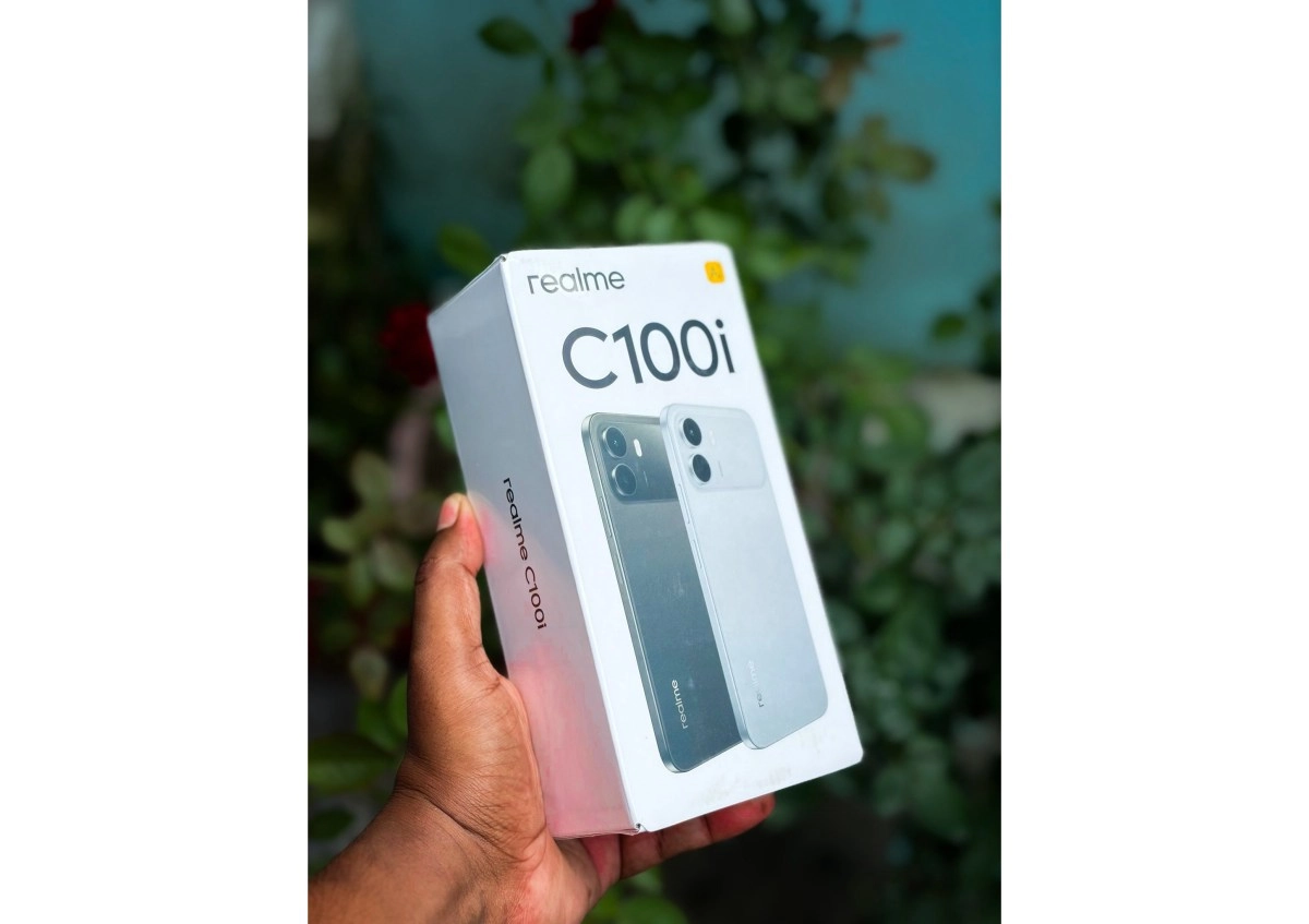 Realme C100i box outed with phone images.