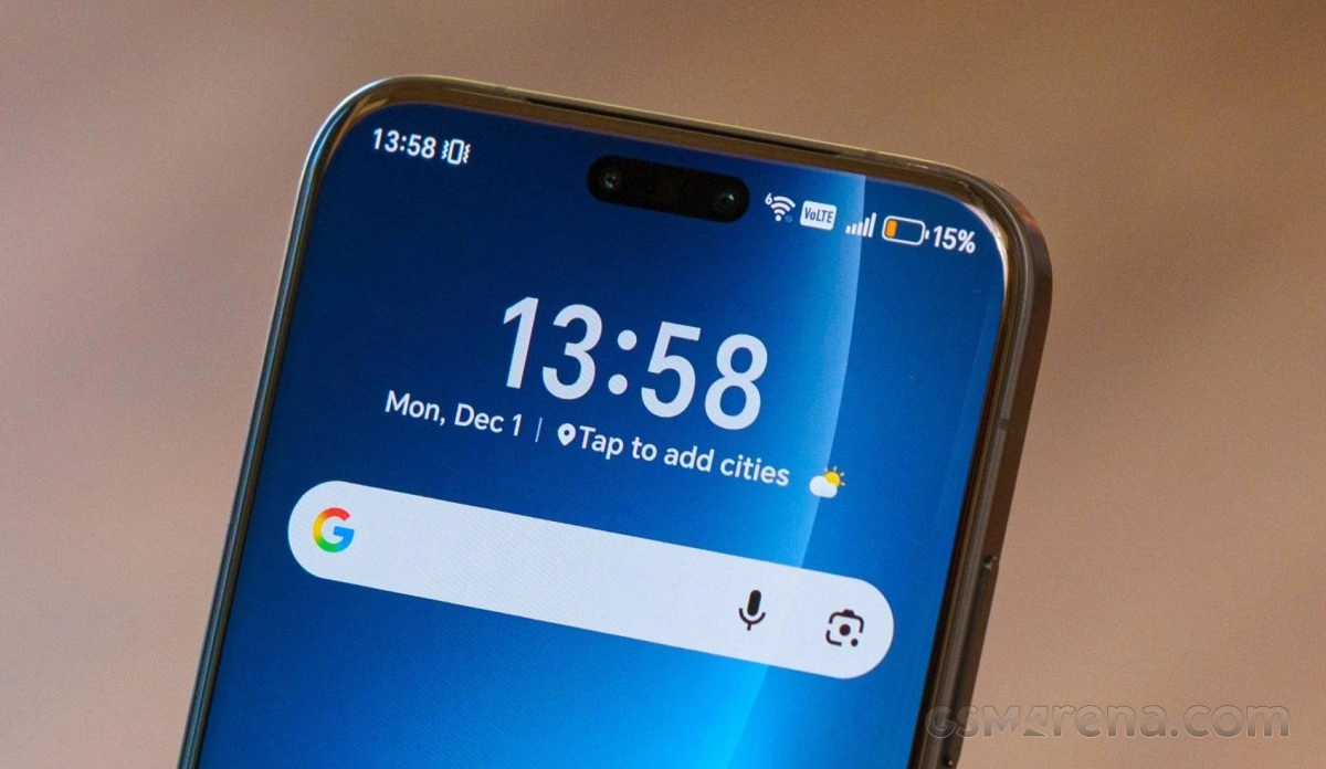 Honor Magic9 Pro phone with square selfie sensor.