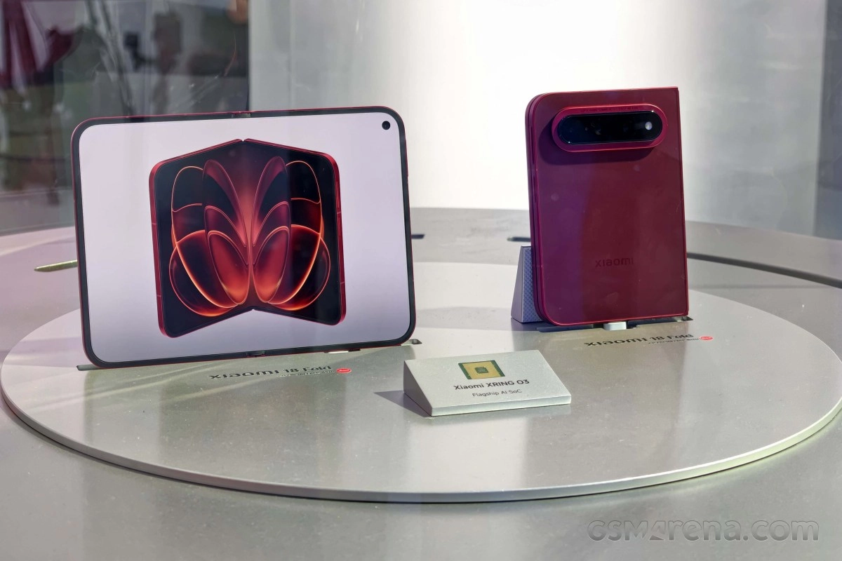 Xiaomi 18 Fold with XRING O3 chip showcased.