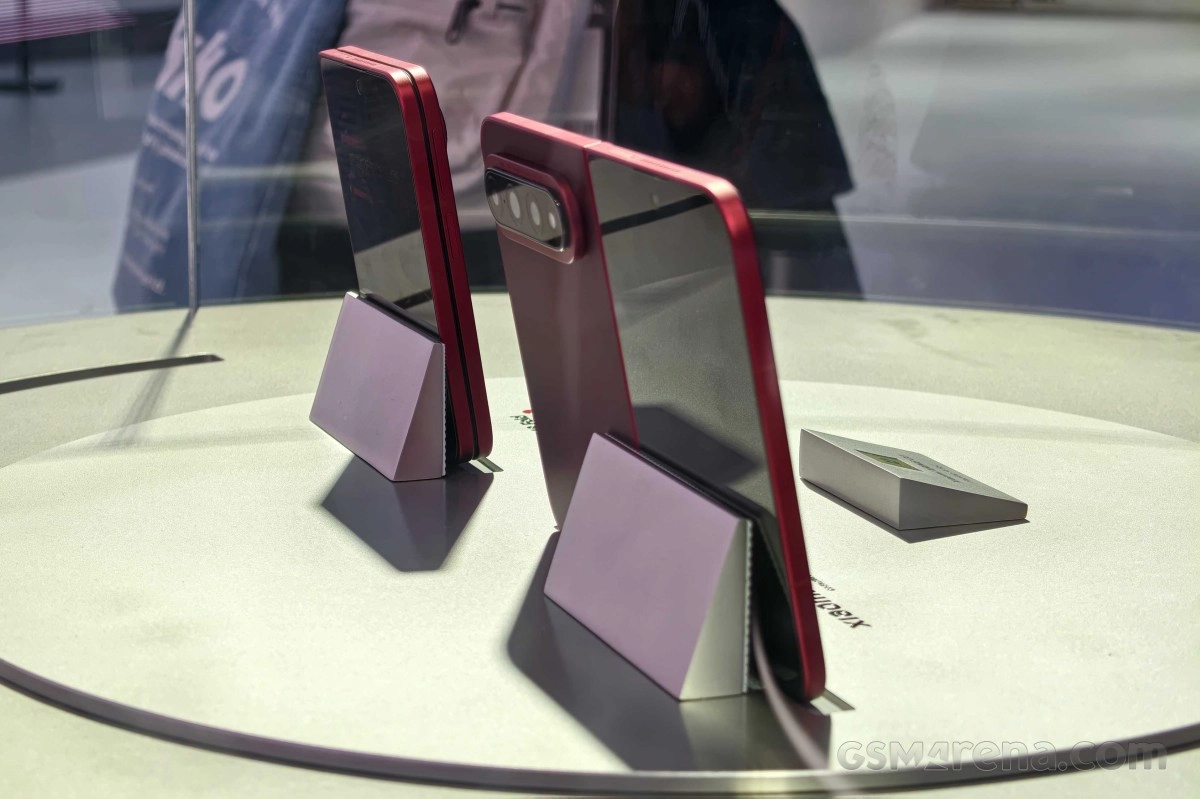 Xiaomi 18 Fold showcased with XRING O3 chip at IFA.