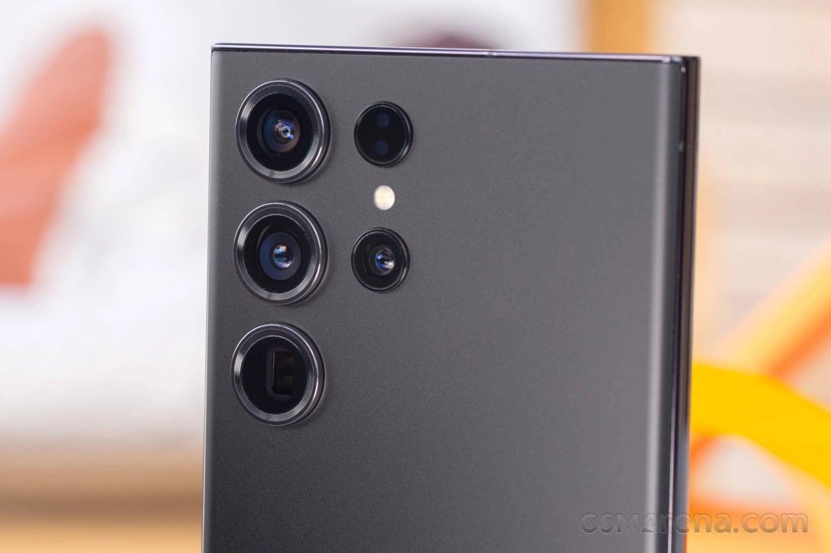 Samsung Galaxy S23 Ultra camera module detail.