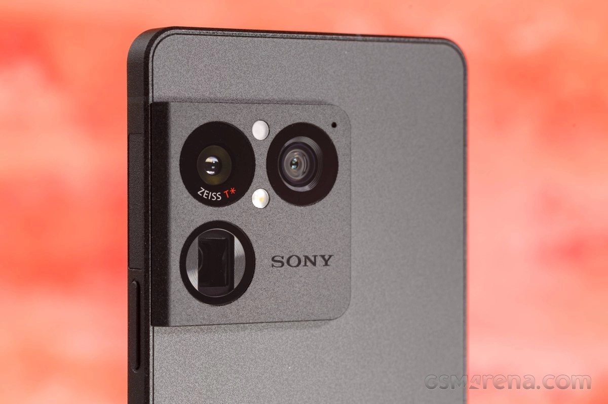 Sony Xperia IX triple camera setup with Zeiss branding