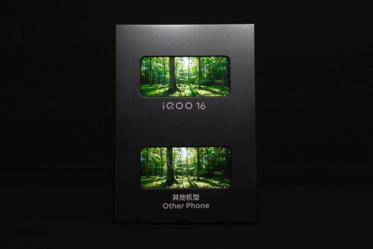 iQOO 16 OLED display comparison with other phone.