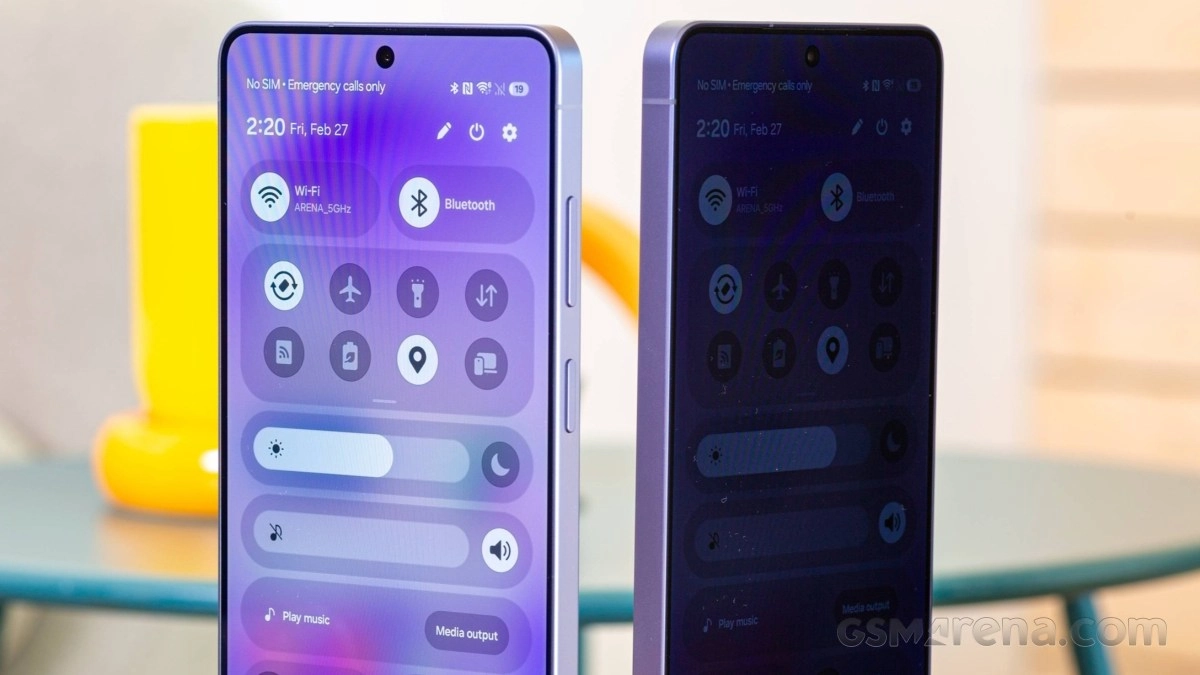 Samsung Galaxy S27 M16 OLED panel dark mode.