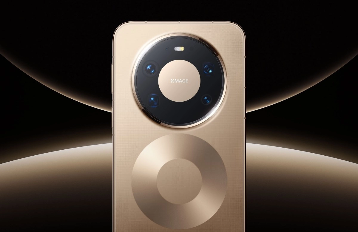 Huawei Mate 90 Pro Max gold rear camera module.