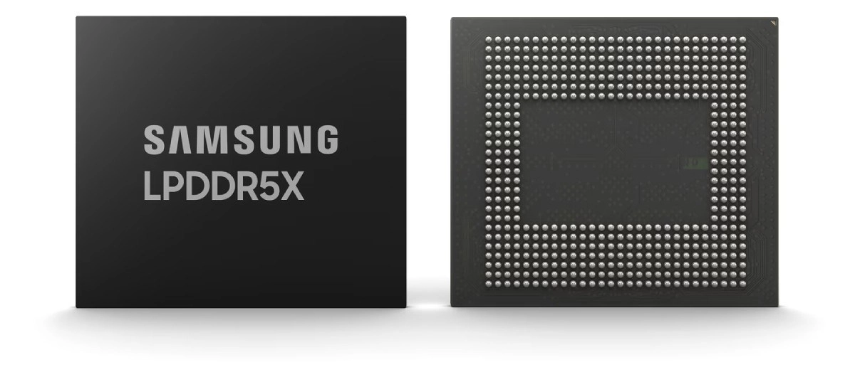 Samsung LPDDR5X memory chip front and back.