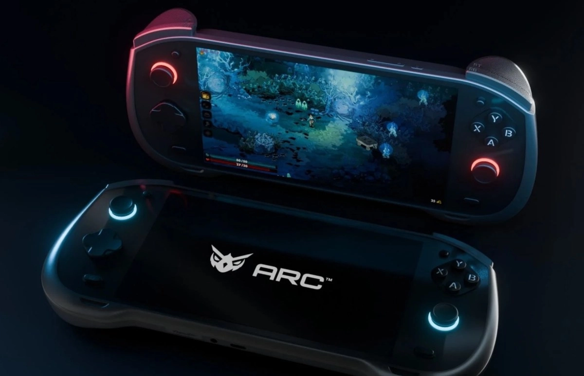 Arc X1 gaming handheld with 7-inch display