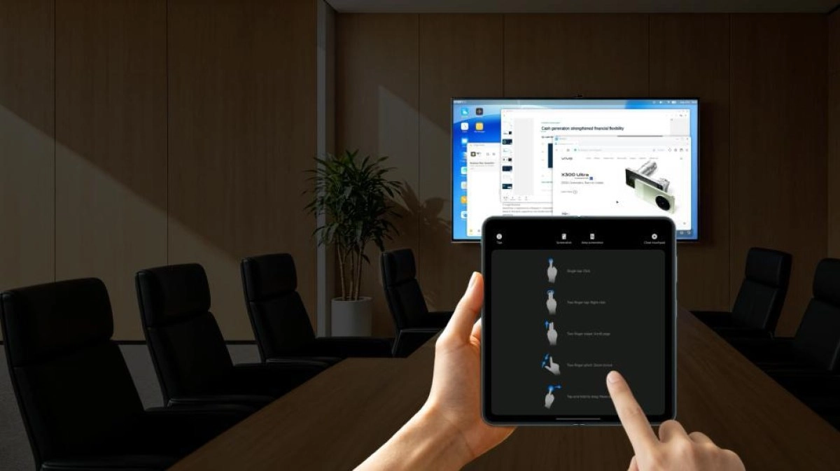 vivo X Fold6 controlling presentation in a conference room.