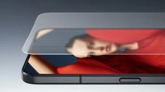 Motorola Signature screen protector detail.