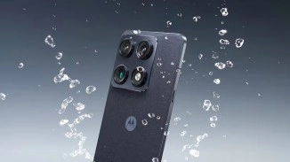 Motorola Signature phone with water splashes