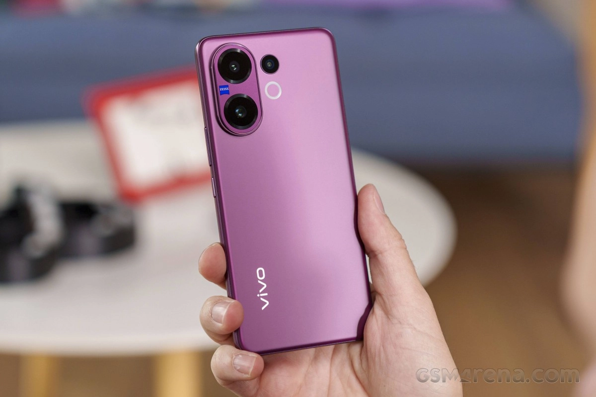 Purple vivo V70 Elite smartphone with dual ZEISS cameras