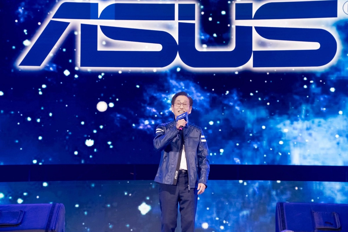 Asus CEO speaking onstage with Asus logo.