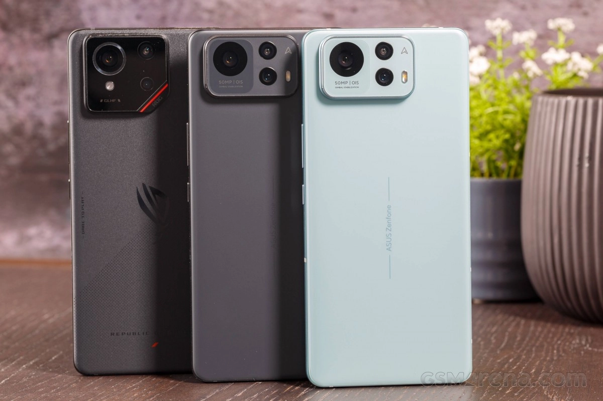 Asus ROG and Zenfone smartphones lined up.