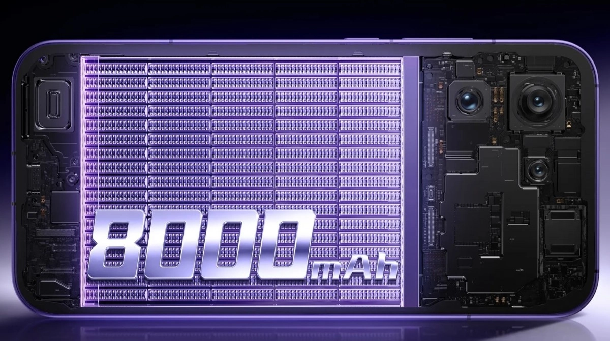 Realme Neo8 8000mAh battery, internal phone view.