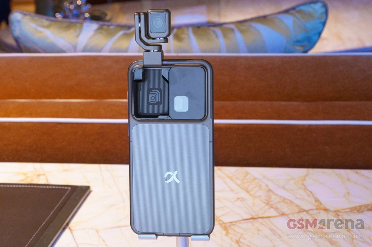 Honor Robot Phone with swiveling camera module