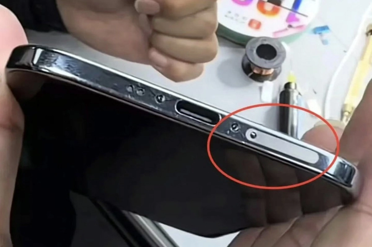 iPhone with added SIM slot modification