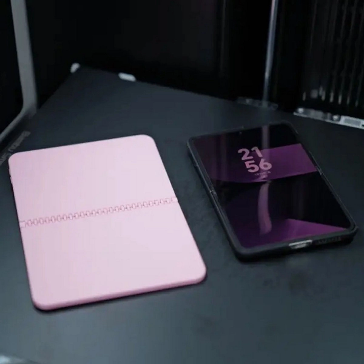 iPhone Fold mockup beside Galaxy Z Fold7, TriFold, Huawei Pura X.