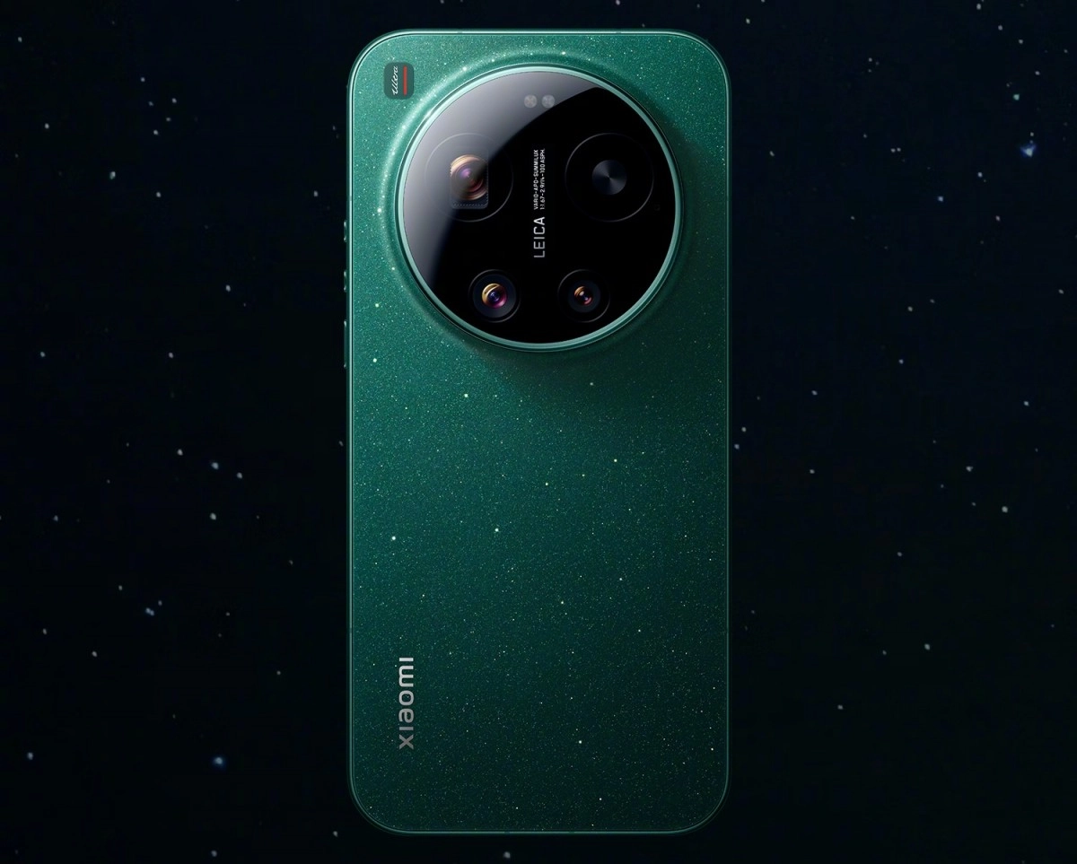 Xiaomi 17 Ultra camera design, green finish.