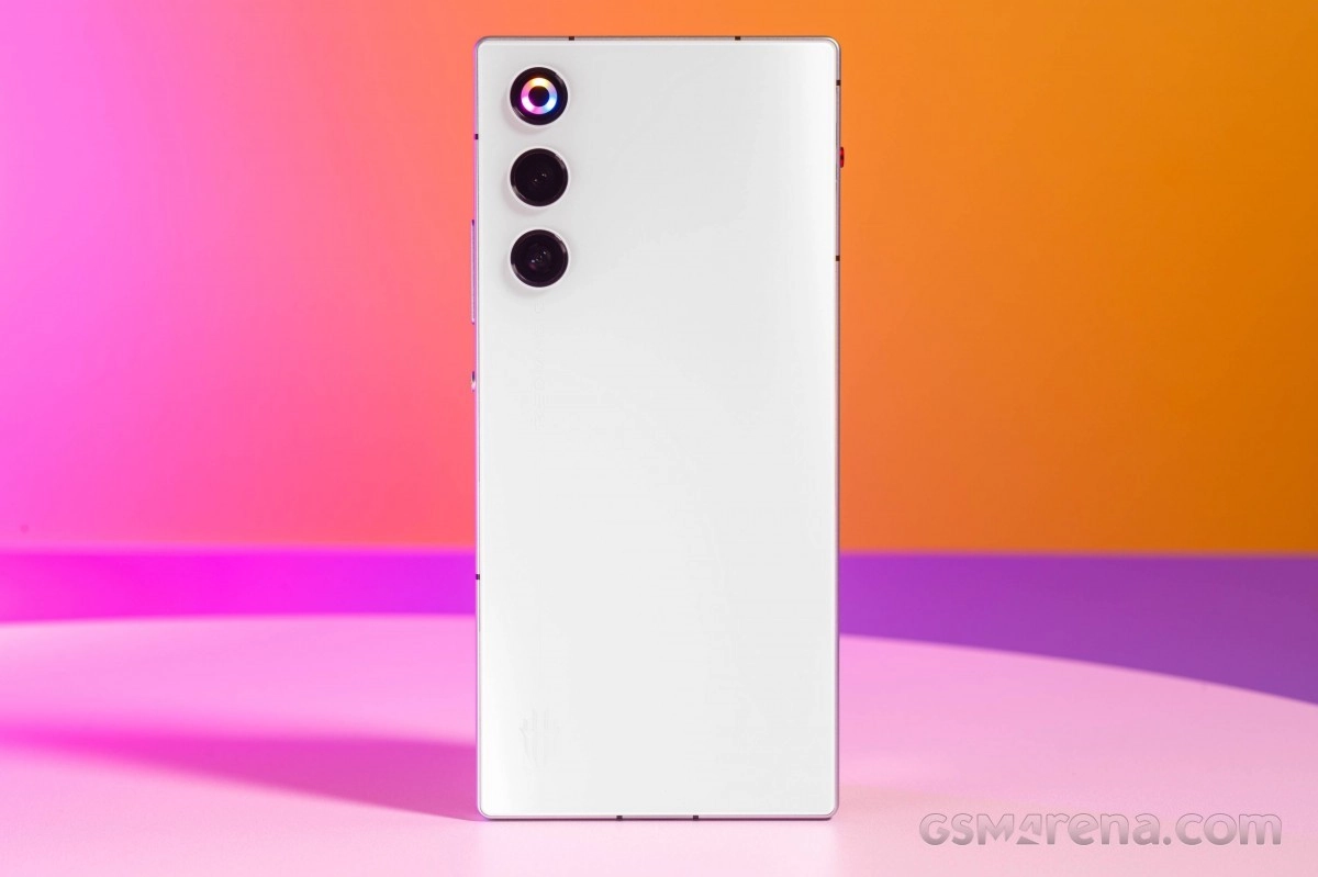 RedMagic 11 Air rear camera setup, white.