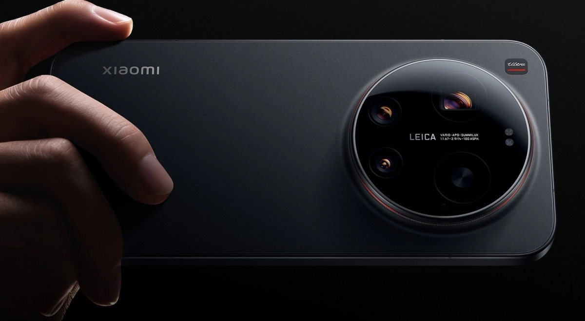 Xiaomi 17 Ultra Leica camera module close-up.