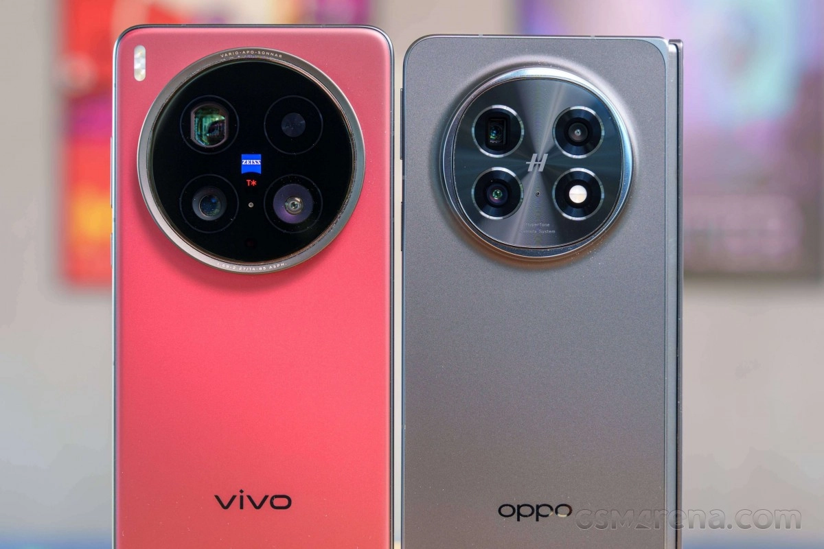 Red Vivo and grey Oppo smartphone camera comparison