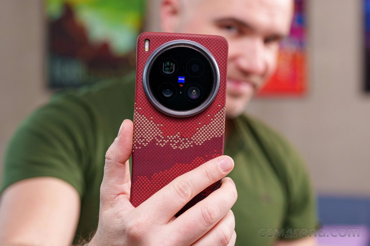 Ivan holding a red patterned ZEISS smartphone.