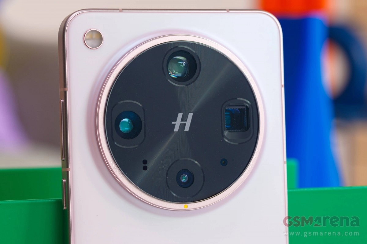 Oppo smartphone rear camera module with 'H' logo.