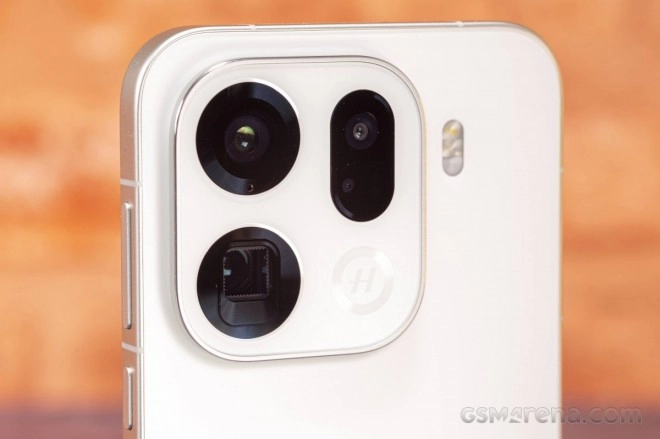 Oppo Find X9s rear camera module closeup