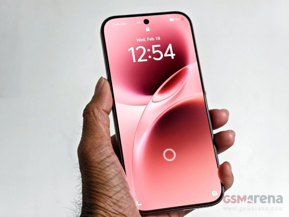 Hand holding vivo V70 Elite phone, pill-cutout display.