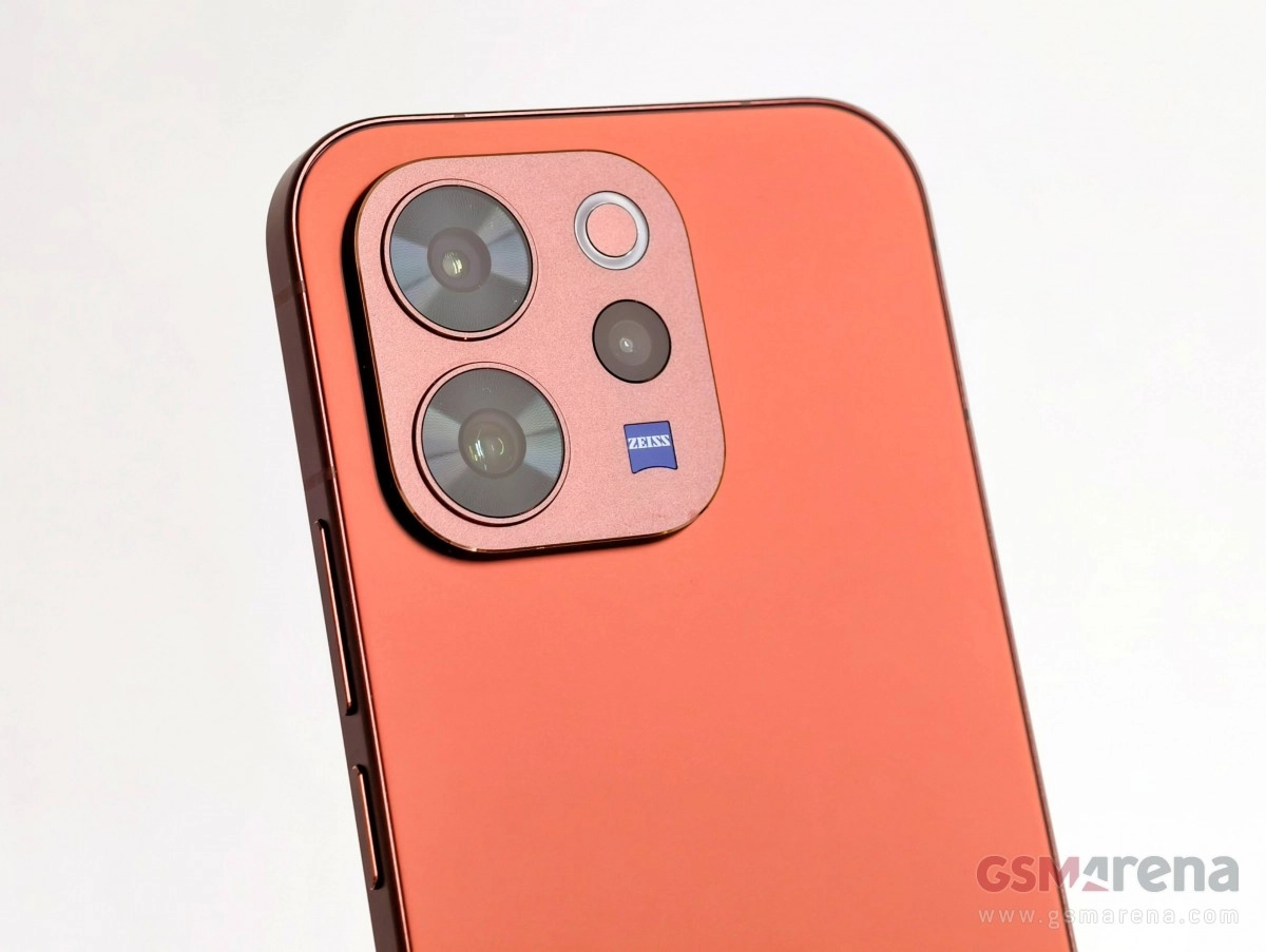 vivo V70 Elite ZEISS triple camera back