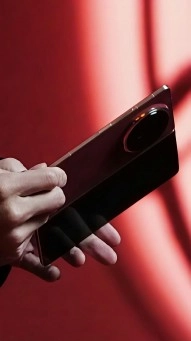 Honor Magic V6 foldable phone with two battery capacities.