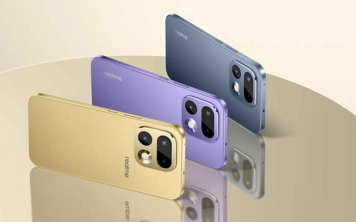 European Realme 16 Pro phones in three colors.